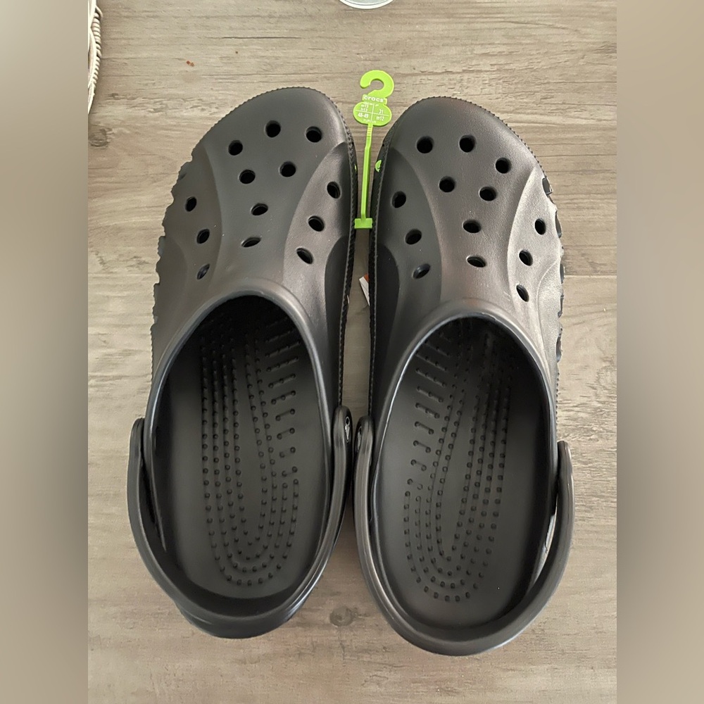 Men crocs 
Brand new size 13